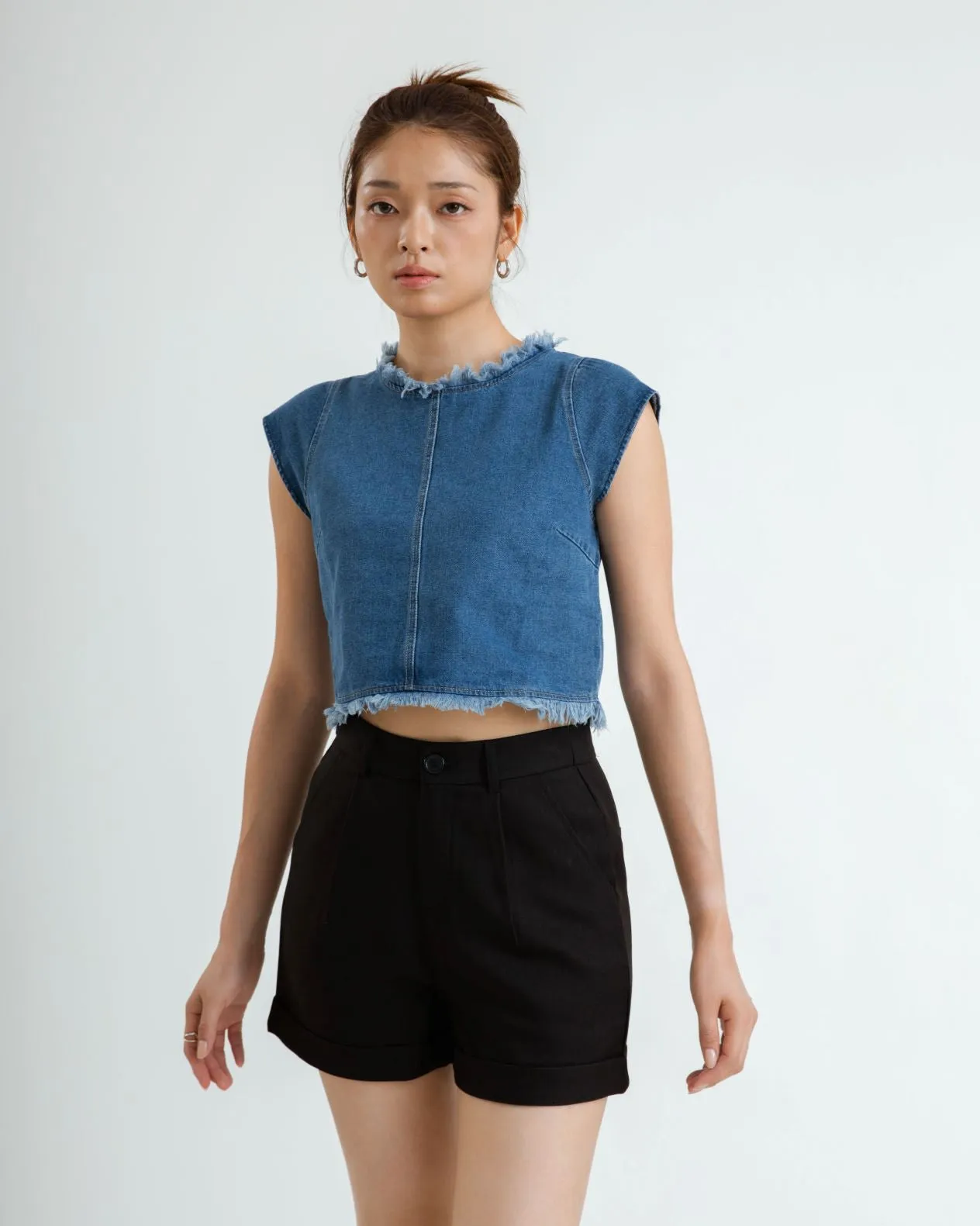 Relaxed Folded Hem Shorts (Black)