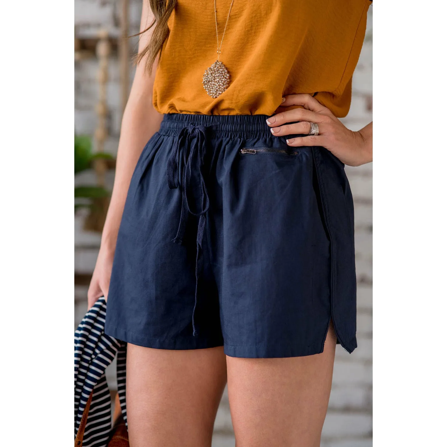 Relaxed Zipper Accent Shorts